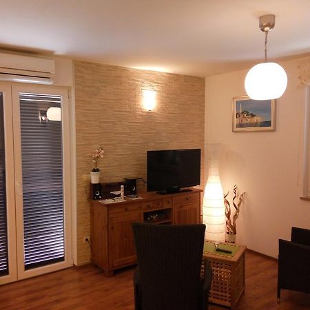 Apartment Asparagus Ровинско село Екстериор снимка