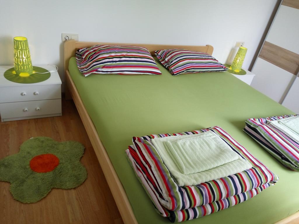 Apartment Asparagus Ровинско село Екстериор снимка