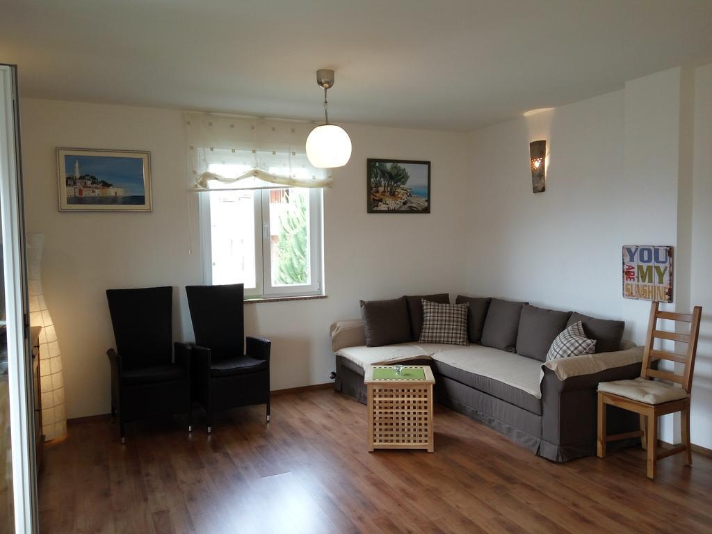 Apartment Asparagus Ровинско село Екстериор снимка