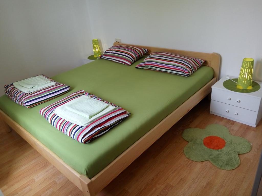 Apartment Asparagus Ровинско село Екстериор снимка