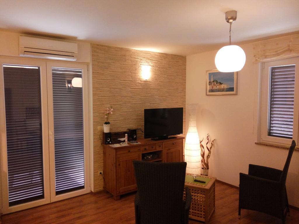 Apartment Asparagus Ровинско село Екстериор снимка